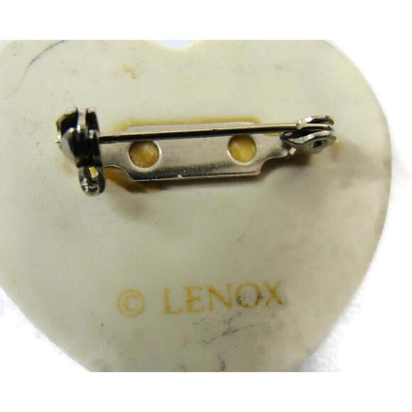 Vintage White Lenox Brooch Costume Jewelry Dove on Heart Golden Trim - Picture 10 of 12